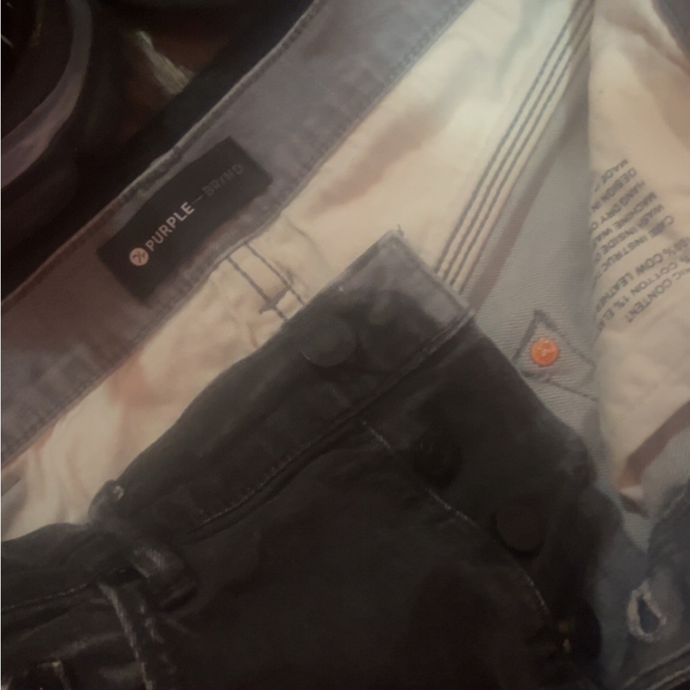 Comes with tags 
Us size 9
Box optional 
Great condition